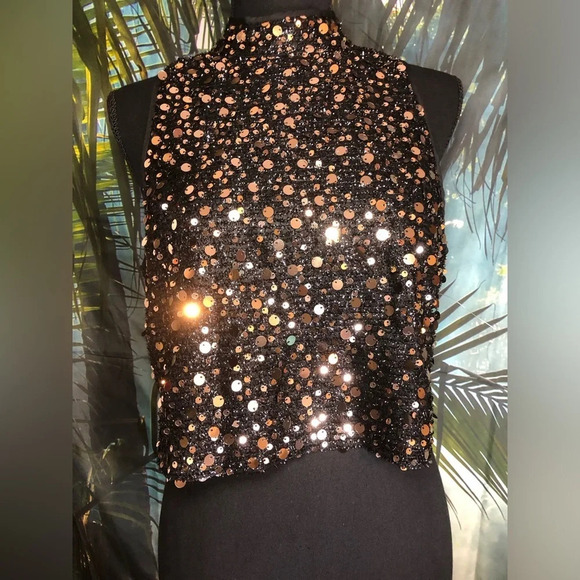 Sleeveless Sequin Crop top - Picture 11 of 12
